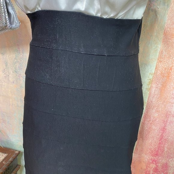 📌Trixxi Form Fitted Cocktail - Party - Homecoming Dress w/ Rich Beaded Neckline - Picture 4 of 13